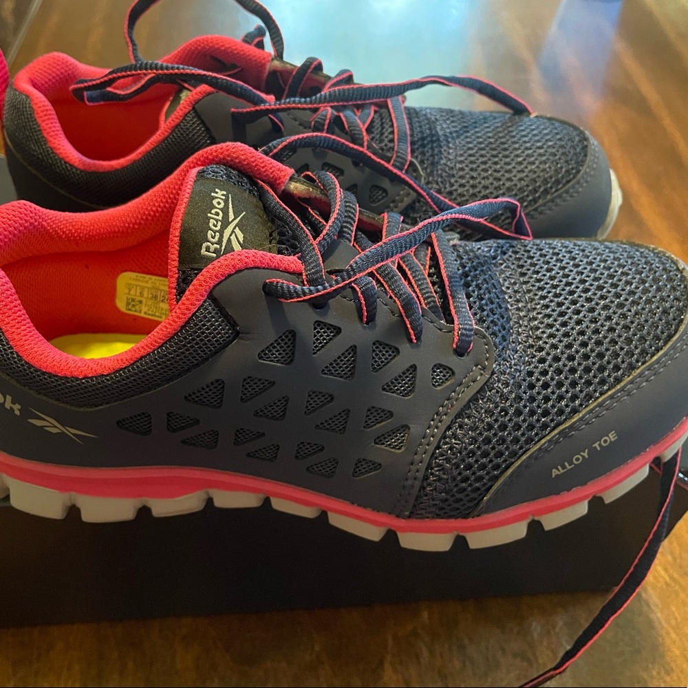 Reebok -  Size 7 W Alloy Toe Sublite Cushion Work Shoe